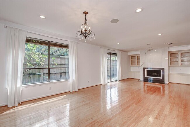 Building Photo - 201 Vanderpool Ln
