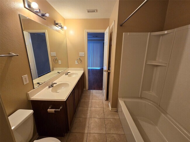 Building Photo - 3828 Shire Valley Dr