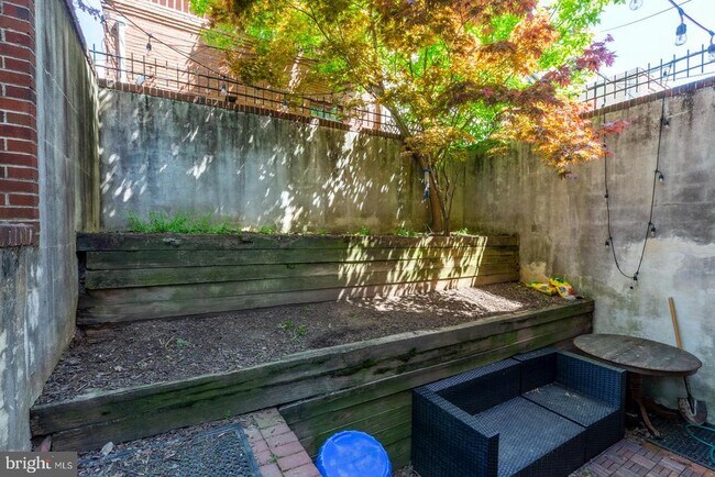 Building Photo - 1631 Green St