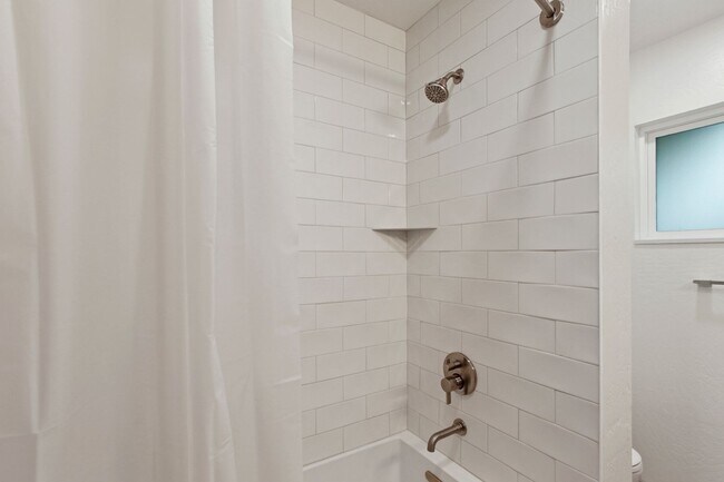 Building Photo - Central Davis 3/2 Mid Modern