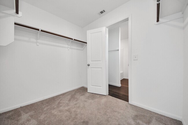 Building Photo - 25927 Chicory Dr