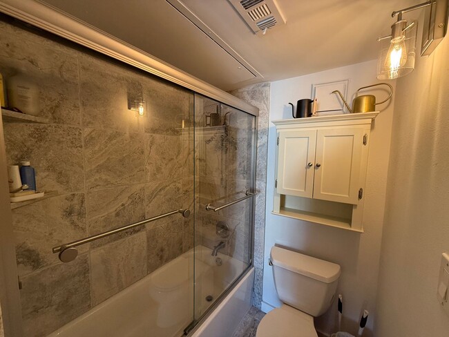 Building Photo - Lower Greenville Gated Condo with Garage