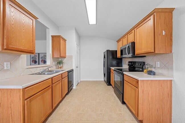 Building Photo - 10120 Salem Way