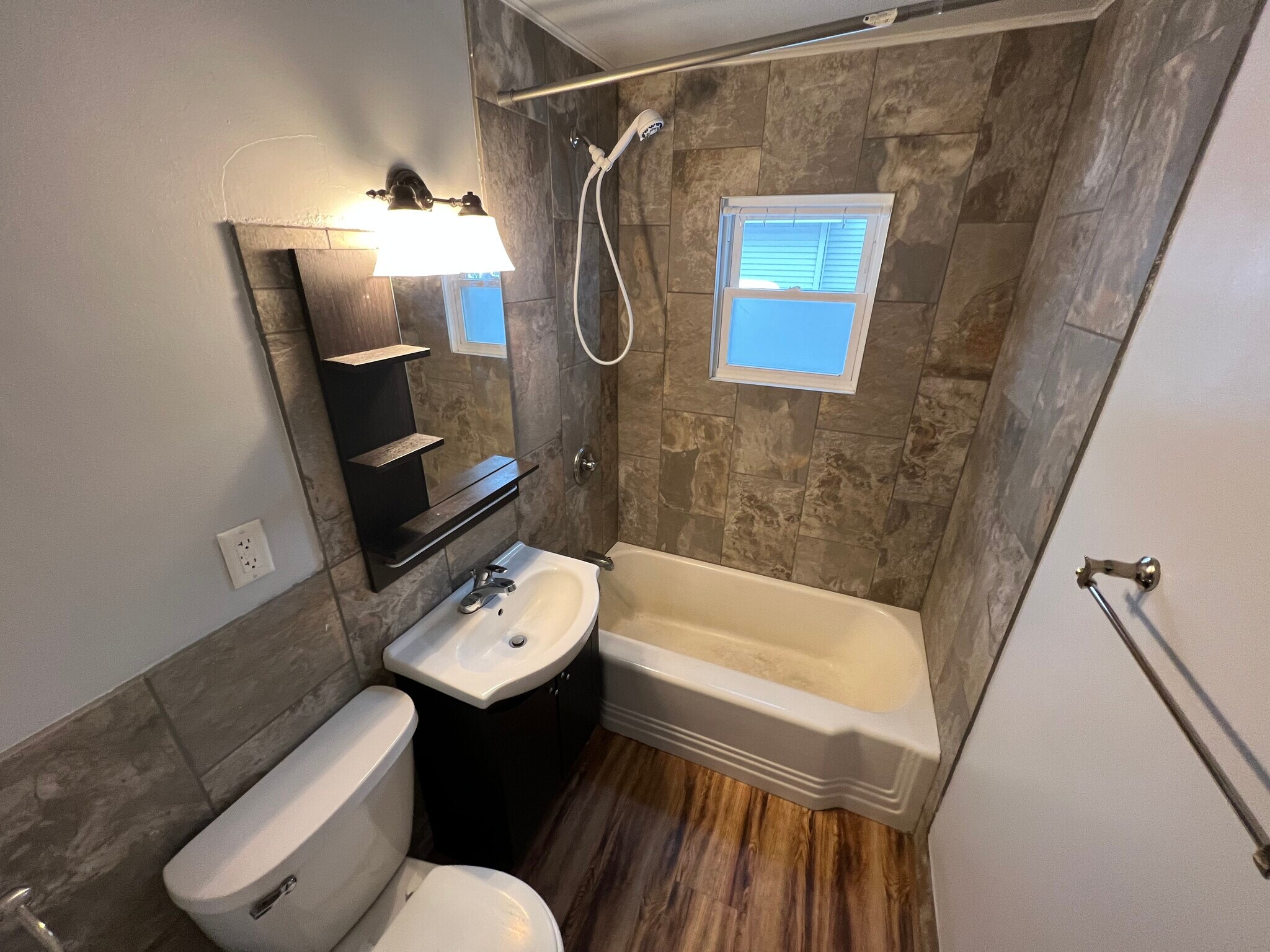 Building Photo - 828 S 9th Ave