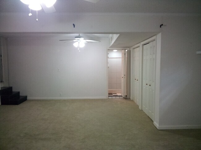 Building Photo - 2 E 54th St