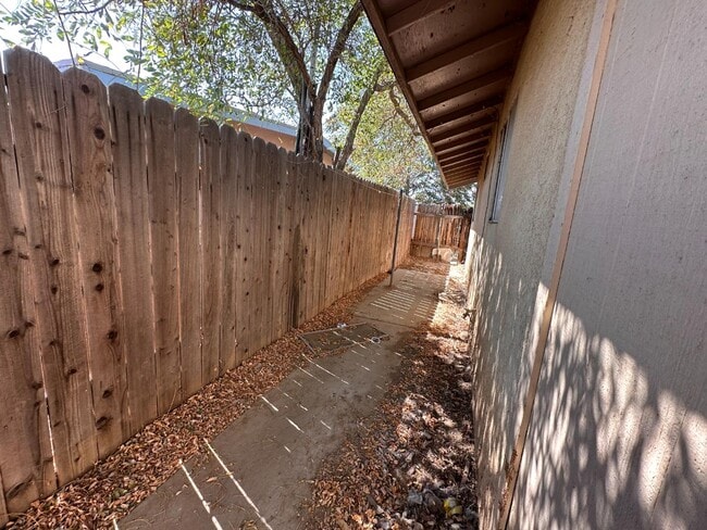 Building Photo - 16260 Orange St