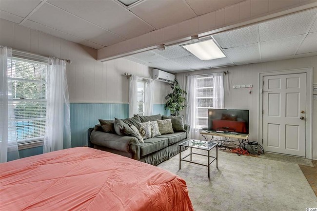 Building Photo - 502 16th Ave S