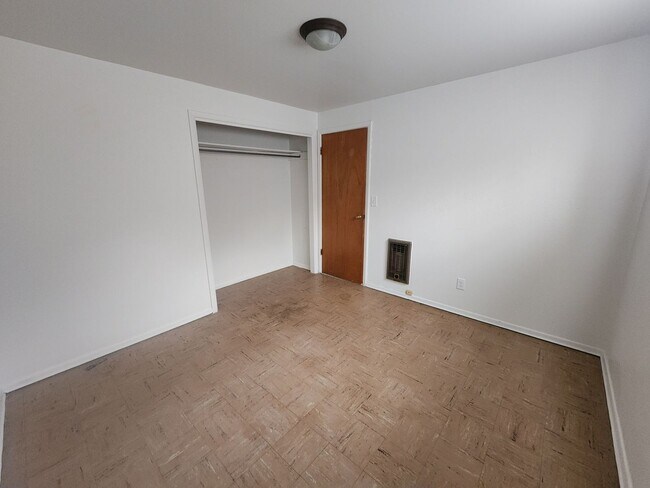 Building Photo - 463-465 SW State Street