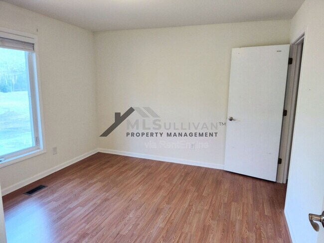 Building Photo - 312 Lakeshore Dr