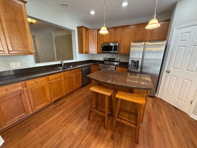 Building Photo - Prime Raleigh Location Near Crabtree & Downtown – Stunning 3BR Townhome