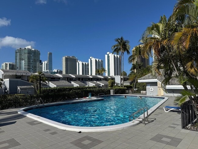 Building Photo - 336 Poinciana Island Dr