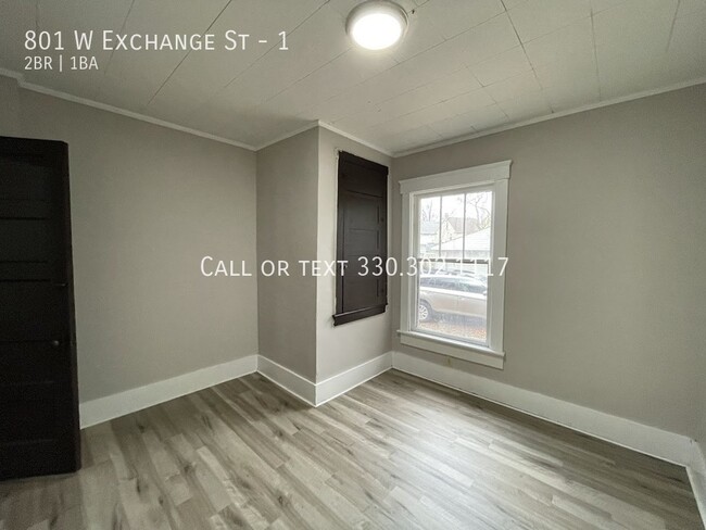 Building Photo - Two bedroom one bathroom 1st level apartme...