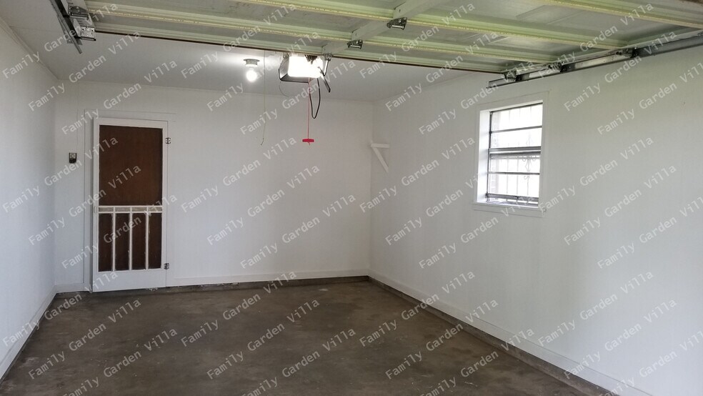 Building Photo - 1836 Ridgefield Ave