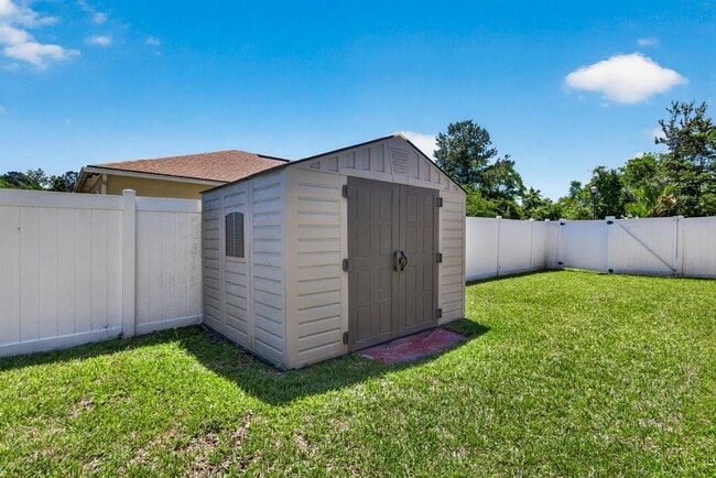 Building Photo - 7163 Bedfordshire Ln