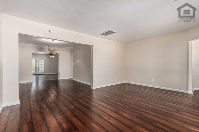 Building Photo - 2807 N 8th Ave