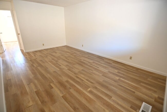 Building Photo - 639 Bolton Ct