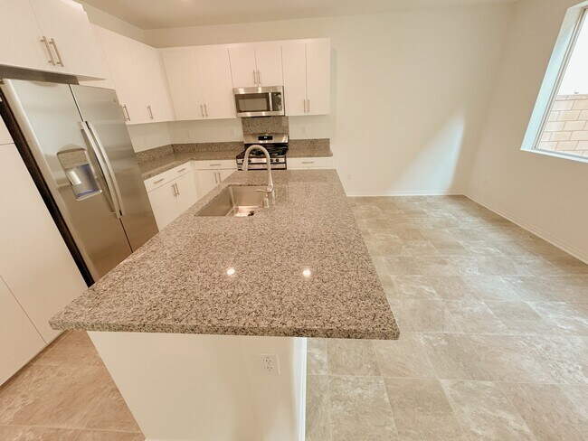 Building Photo - 5254 Wildflower Ln