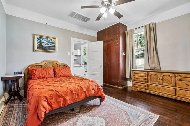 Building Photo - 915 Madison St