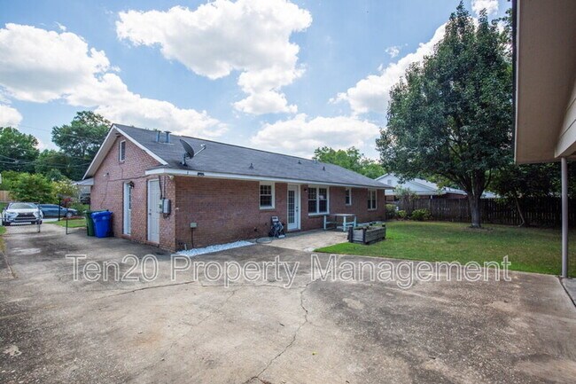 Building Photo - 5827 Gene Ave