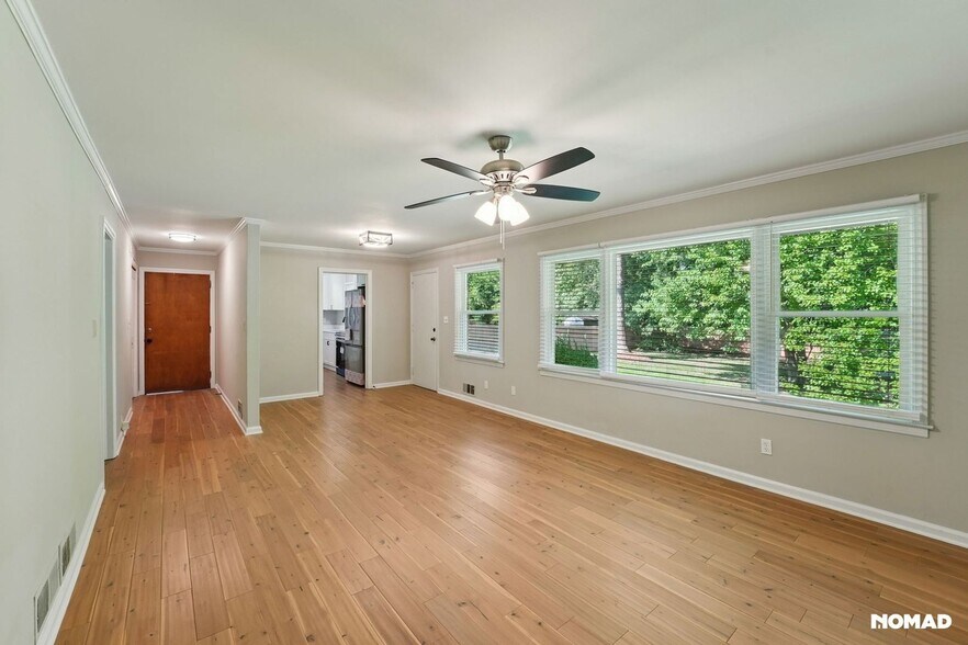 Building Photo - 2257 Collins Dr