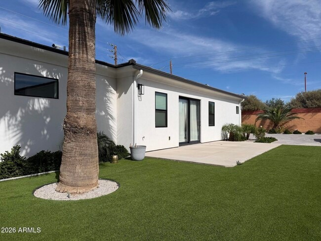 Building Photo - 8736 E Joshua Tree Ln