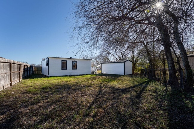 Building Photo - 406 Robert Dr