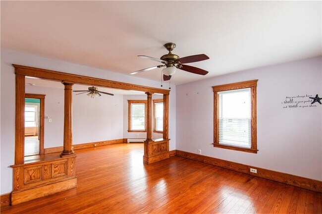 Building Photo - 455 Child St