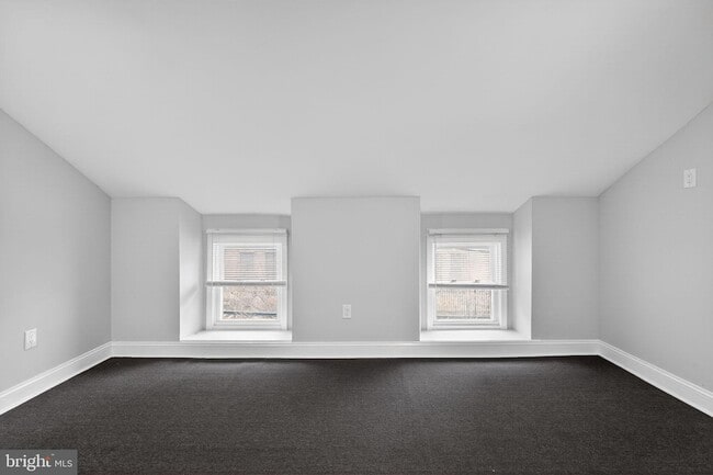 Building Photo - 4670 Umbria St