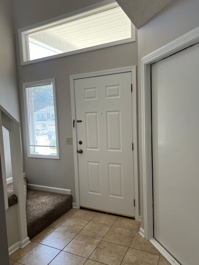 Building Photo - 147 Woodfield Pl