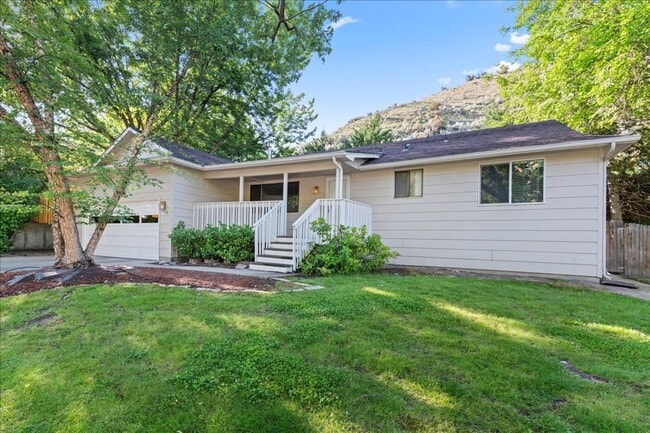 Primary Photo - North End 3 Bedroom 2 Bathroom Home