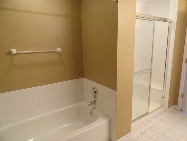 Building Photo - 105 W St Charles Rd