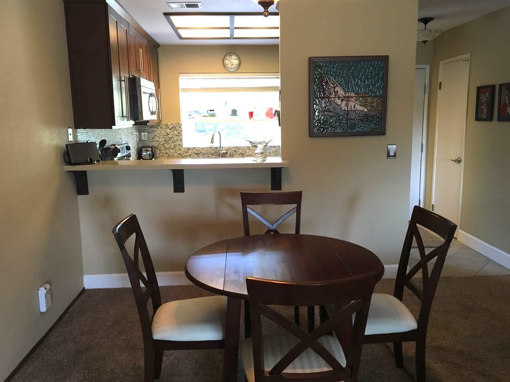 Dining Area - 1400 Bowe Ave