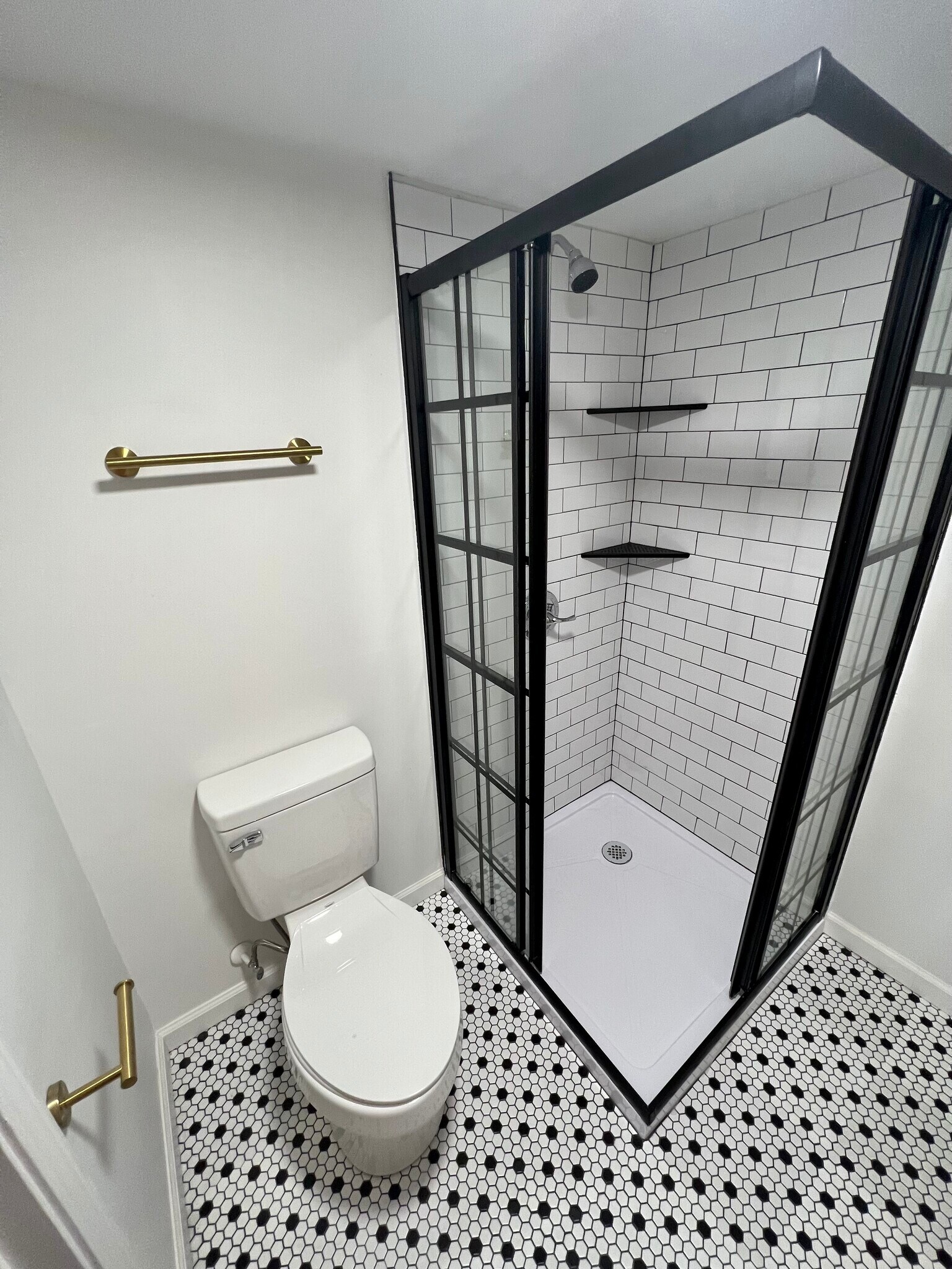 Private bathroom - 116 Cumberland Ct