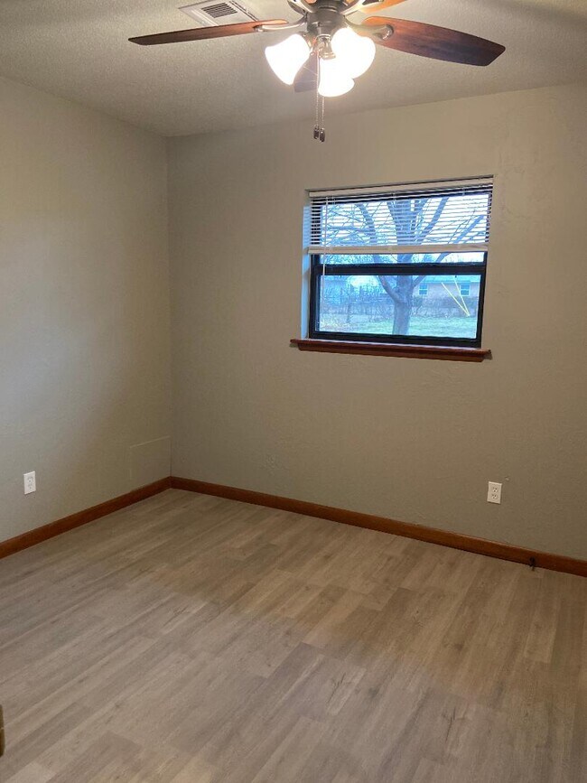 Building Photo - 1506 Canterbury St