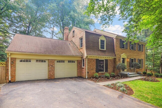 Building Photo - 5 BR 4.5 BA home with inground heated pool and extensive hardscape!