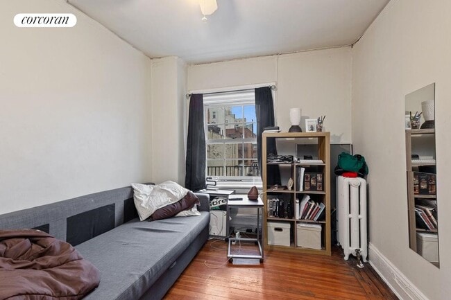 Primary Photo - 120 Montague St