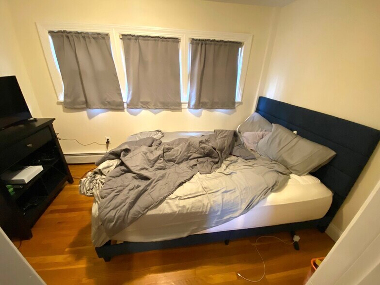 Building Photo - 72 Ashford St