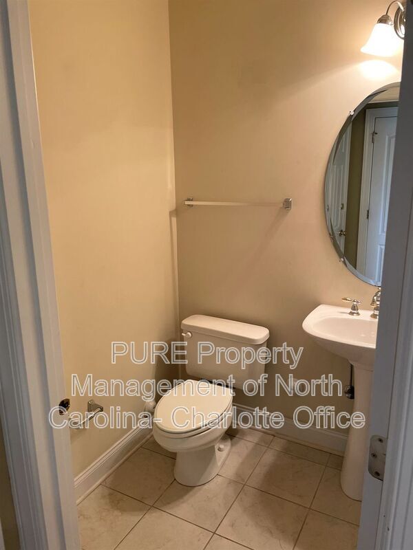 Building Photo - 9504 Lost Key Ct