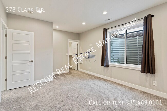 Building Photo - 378 Clark Cir