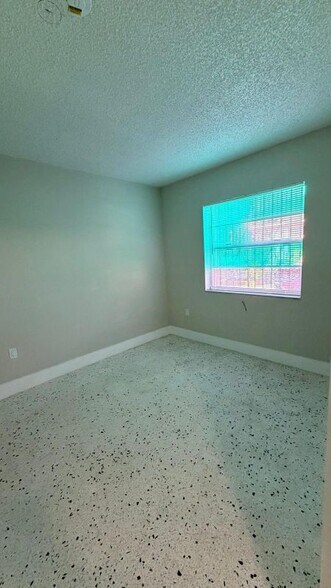 Building Photo - 1250 SW 4th St