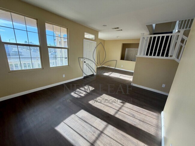 Building Photo - 4 bedroom 3bath 3 car garage in Victorville