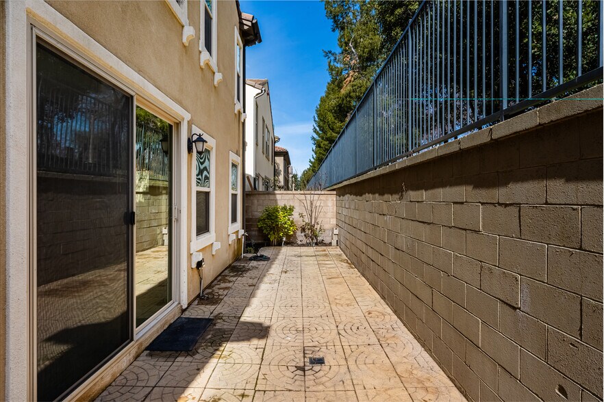 Building Photo - 89 Keepsake