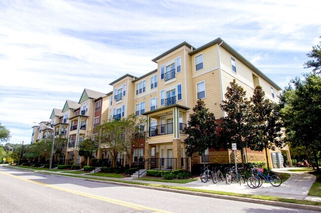 Building Photo - 1185 SW 9th Rd