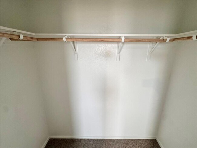 Building Photo - 554 Sormonne Lp