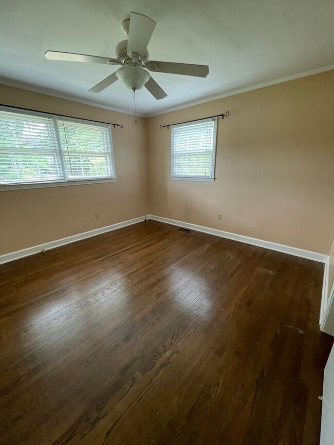 Building Photo - 5 Ramblewood Ln