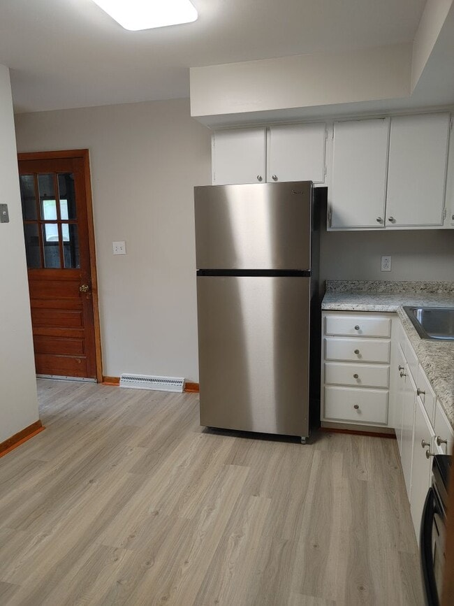 Building Photo - 4 Bedroom updated home for rent in Northwe...