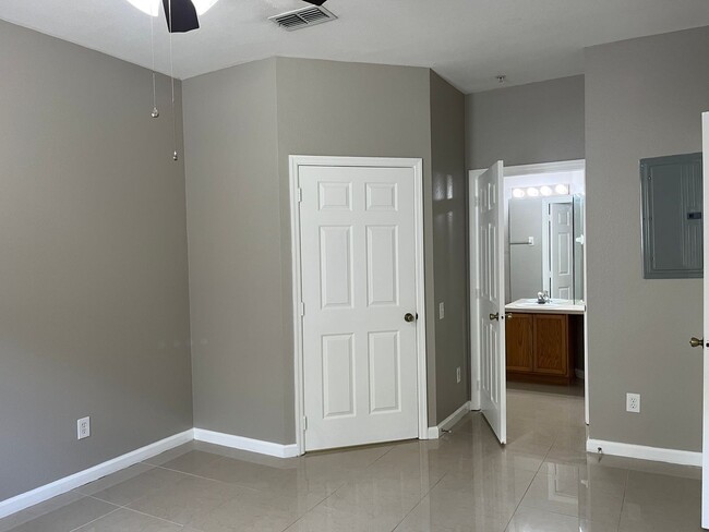 Building Photo - 6166 Stevenson Dr