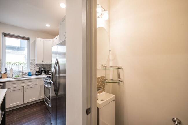 Building Photo - Modern Olde Kensington Home