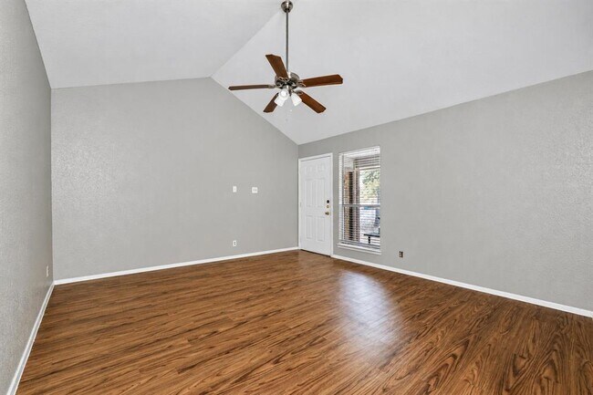 Building Photo - 8808 Pineridge Dr
