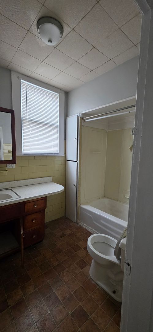 Building Photo - 223 E 11th St